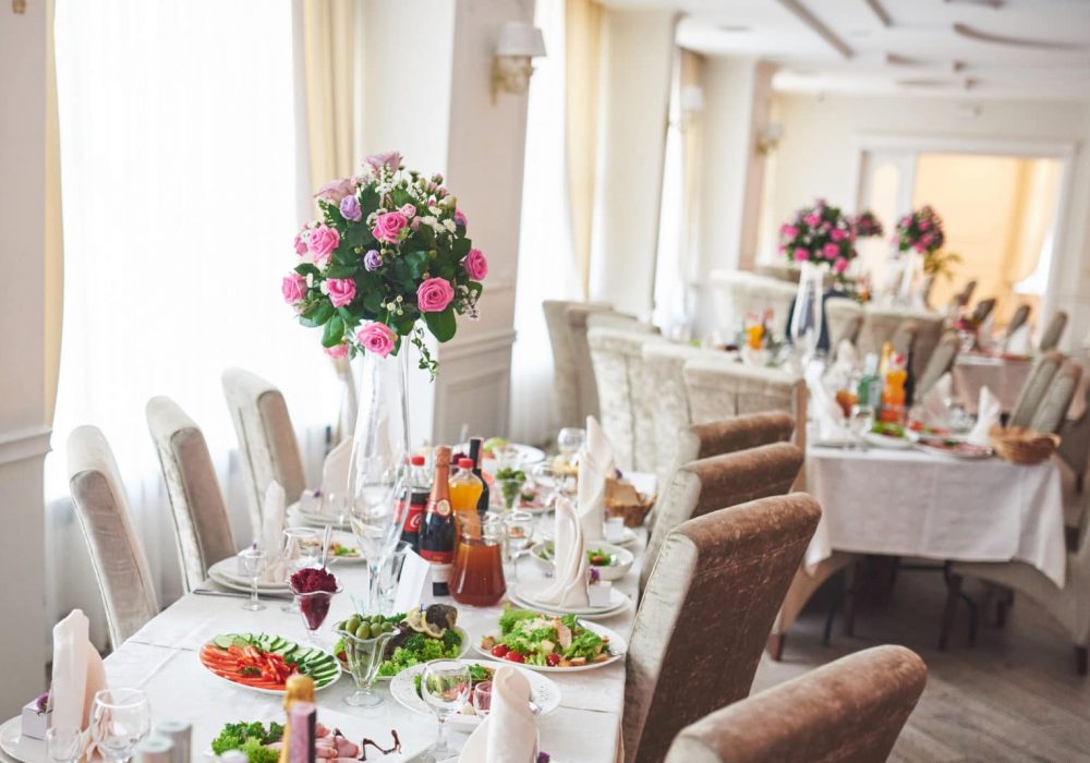 Plate At The Wedding Table, Wedding Table Settings.wedding Table Plate at the wedding table, Wedding table settings.Wedding table that decorated with flower arrangements, Wedding. Banquet.Wedding flower composition for guests tables